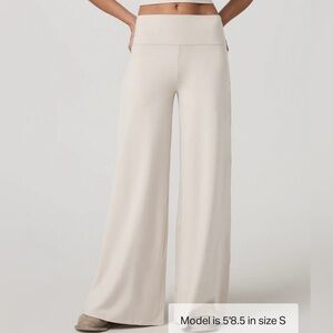 Vuori Halo Easy Wideleg Pant. Ecru Heather. Small
